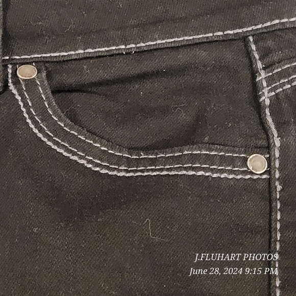 Levi Curvy Straight Jean's NWOT  Black Sz 4M W27 L32 - Picture 4 of 16